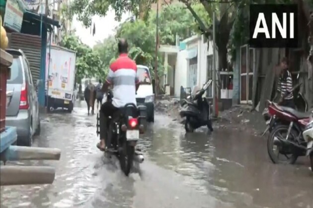Heavy rainfall causes water logging in Uttam Nagar's Bindapur area