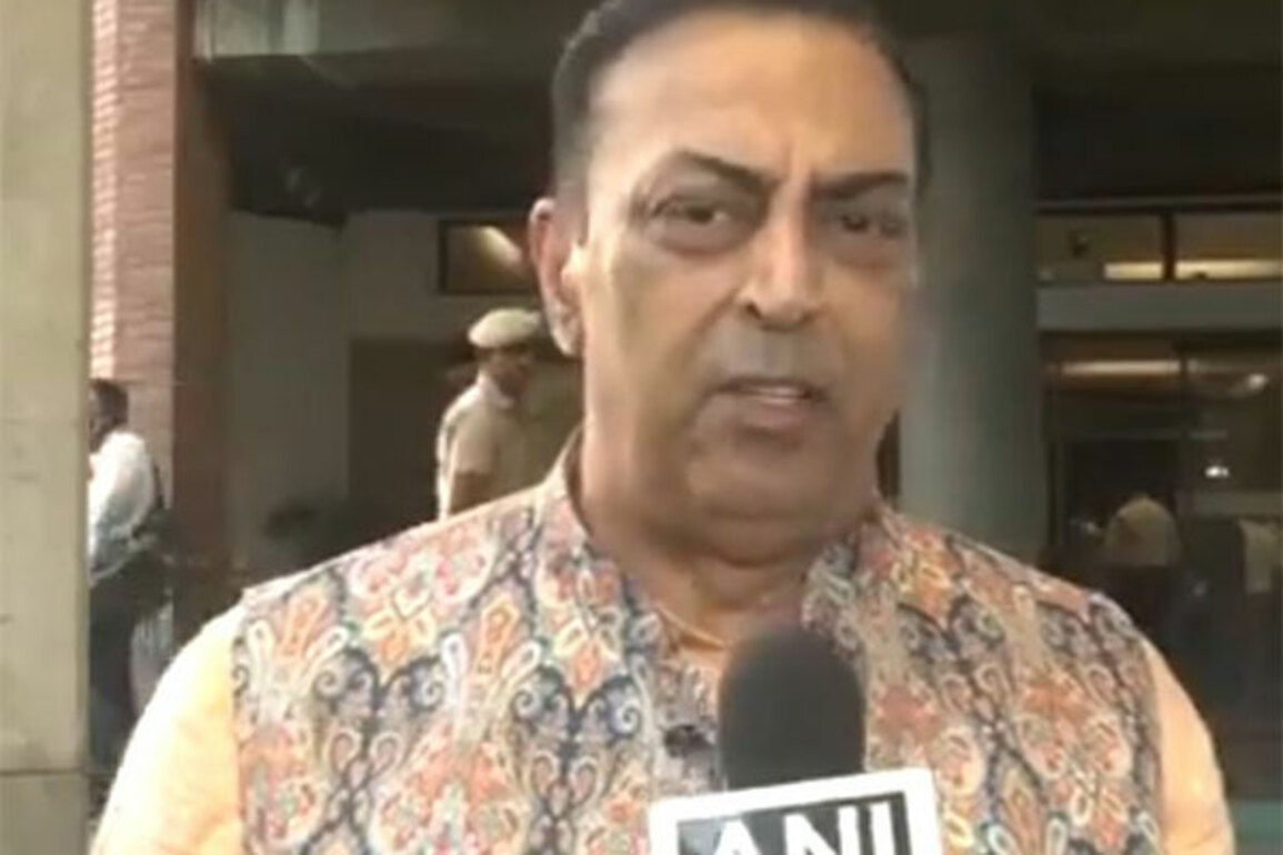 "Neighbouring state needs to realise...": Vindu Dara Singh on tensions between India, Pakistan