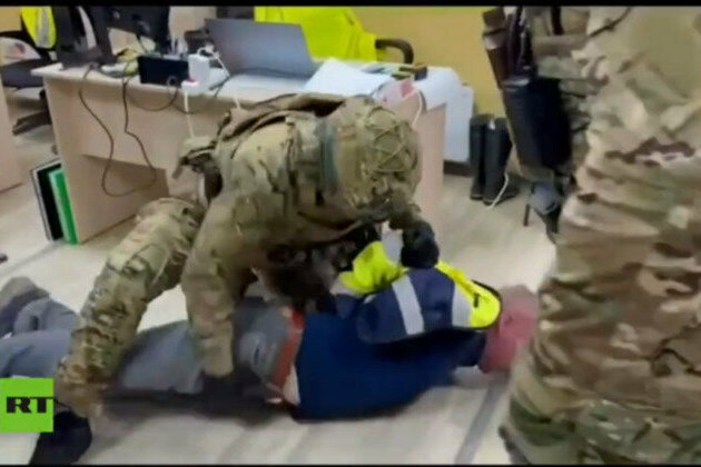 Russia detains airport worker plotting sabotage for Ukraine  FSB 