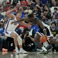 Koa Peat debuts with 30, No. 13 Arizona takes down No. 3 Florida, 93-87