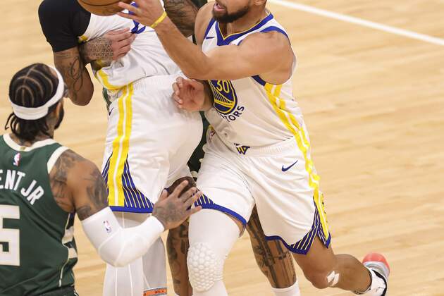 (SP)U.S.-MILWAUKEE-BASKETBALL-NBA-BUCKS VS WARRIORS