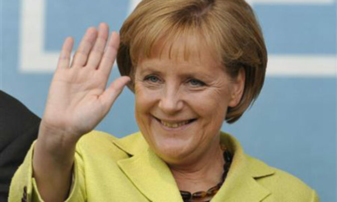 Macron hails Merkel's 'dignified' decision to step down in 2021 Macron hails Merkel's 'dignified' decision to step down in 2021