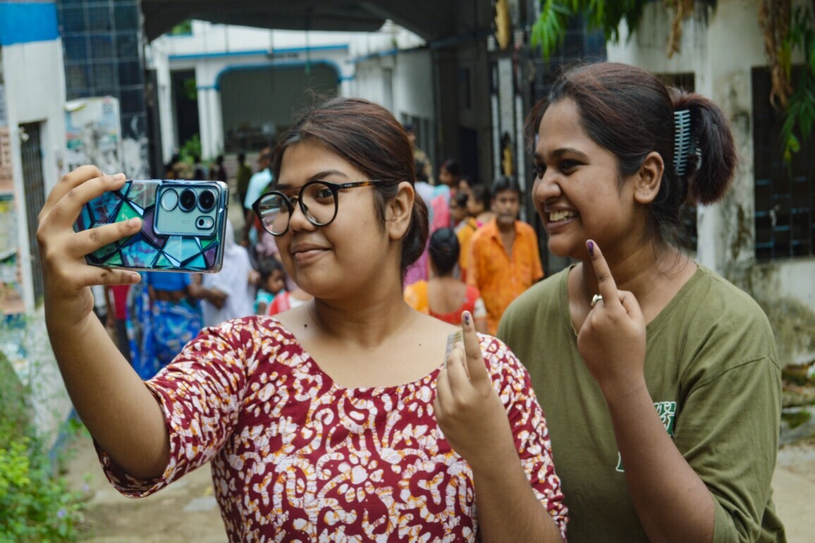 West Bengal records sizeable voter turnout of 39.9% at 11 am in phase 2 of polling