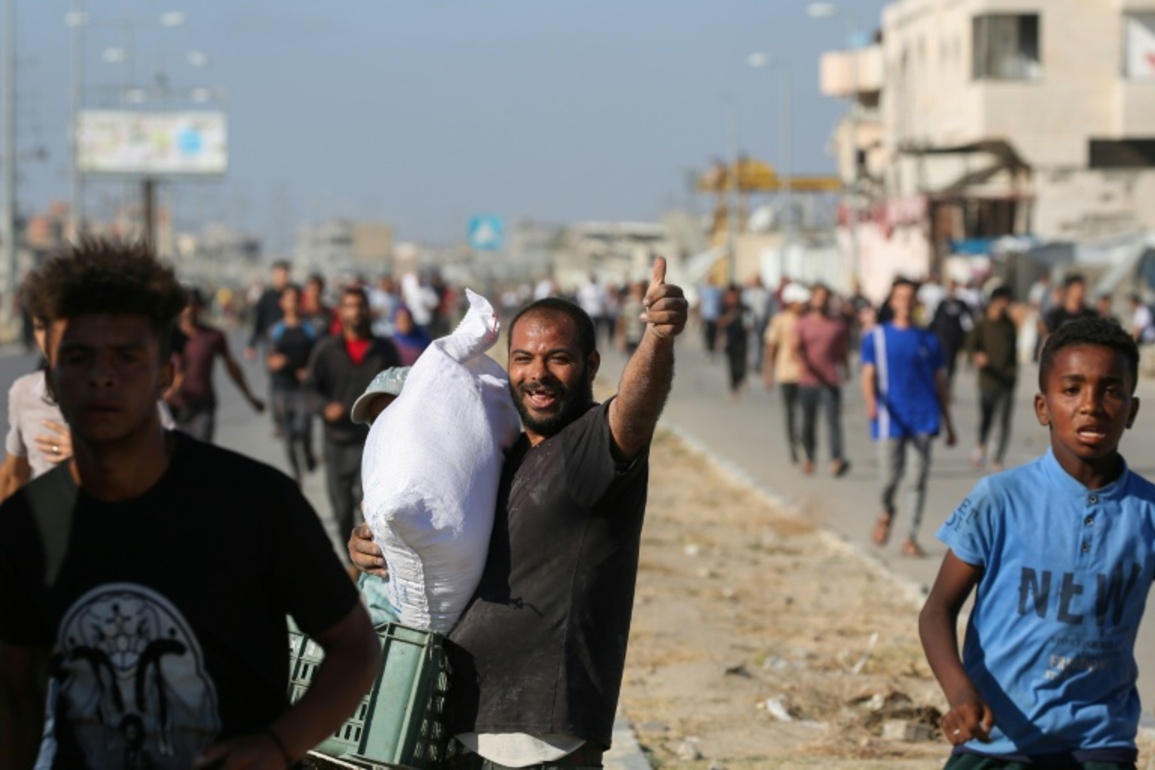 Thousands Storm Aid Warehouse In Gaza As Hunger Crisis Deepens - IBTimes