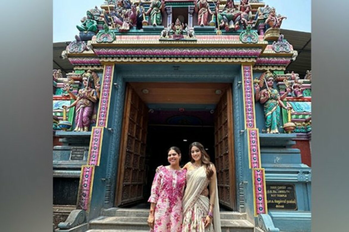 Janhvi Kapoor visits her "mummas most favourite place" in Chennai