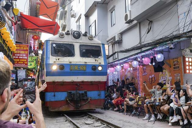 Asia Album: Visit to historic city Hanoi, Vietnam