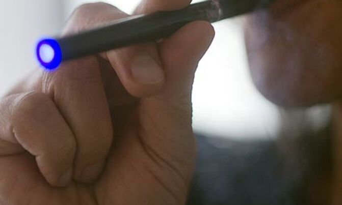 Experts fear e-cigarettes fuel teen addiction Experts fear e-cigarettes fuel teen addiction