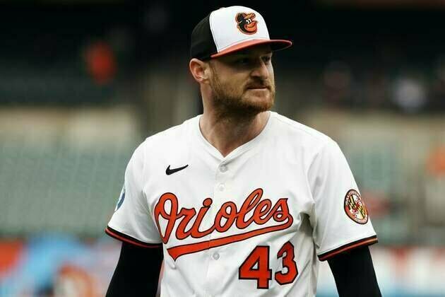 Orioles trade RHP Bryan Baker to Rays for draft pick