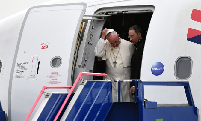 Pope marries couple on papal plane Pope marries couple on papal plane