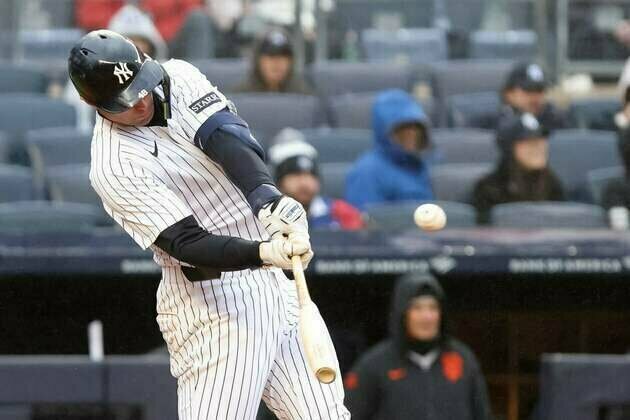 Five-run fifth carries Yankees past Giants