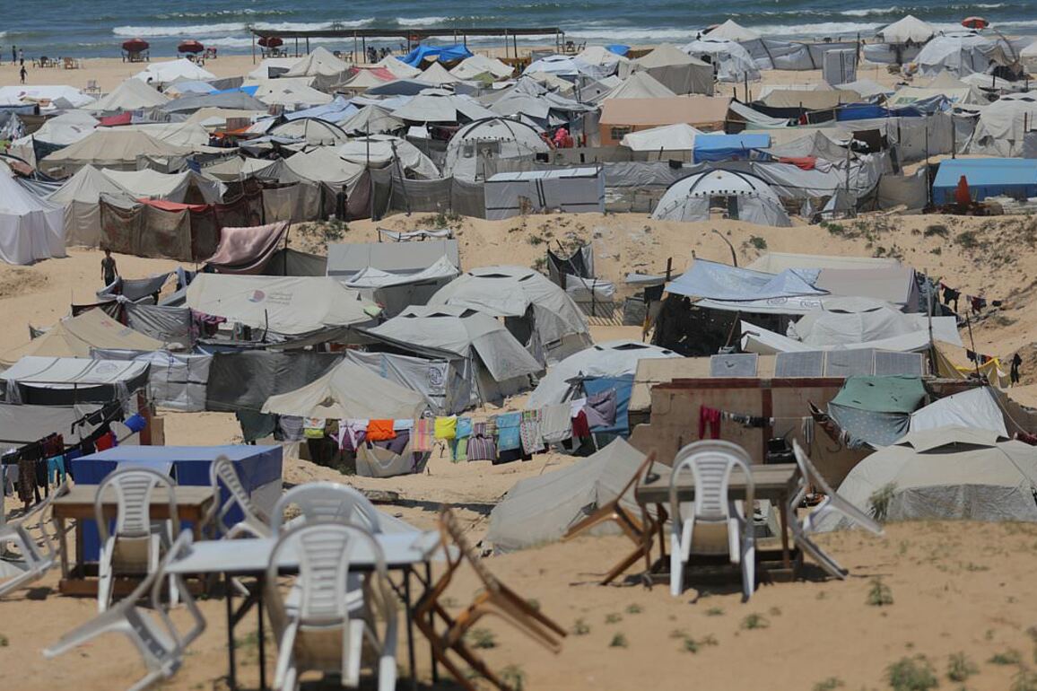 At least 15 Palestinians shot dead after new flashpoint near Gaza aid distribution centre
