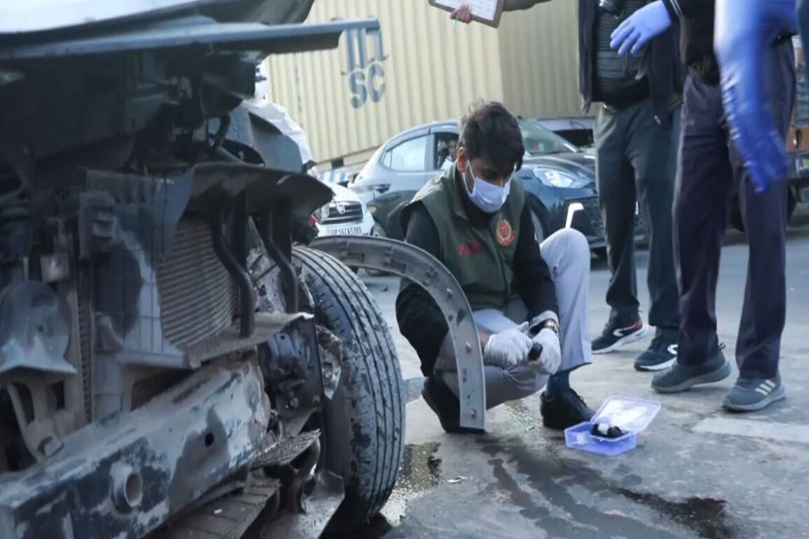 2 dead as car rams into truck on Delhi-Meerut Expressway