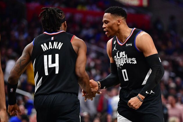 Moving up in West race, Clippers face slumping Magic