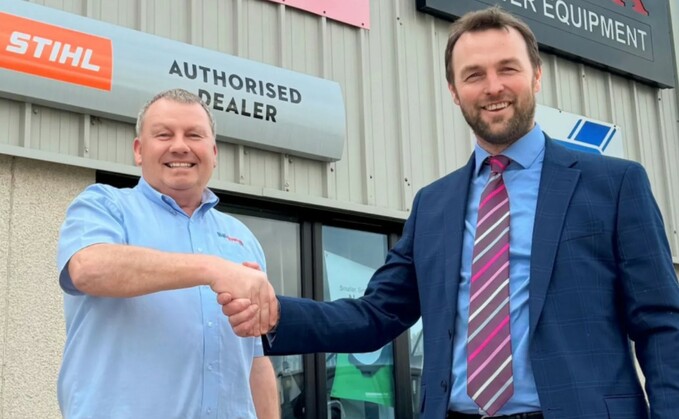 Balgownie managing director Mike Singer (left) and MacGregor Industrial Supplies finance director Douglas Fraser (right)