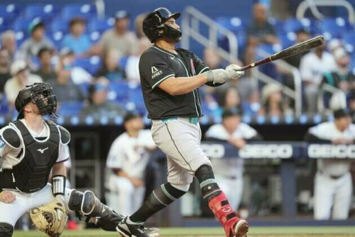 Diamondbacks ride four homers to win over Marlins