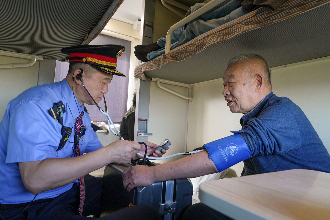 CHINA-HEILONGJIANG-HARBIN-HAINAN-ELDERLY TRAVELERS (CN)