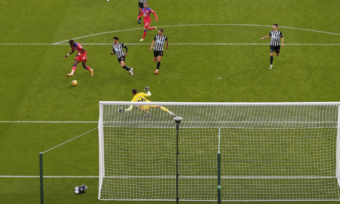 Chelsea beat Newcastle to take top spot Chelsea beat Newcastle to take top spot