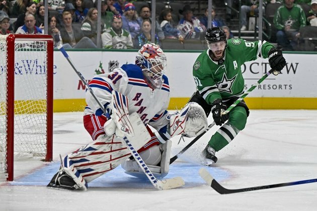 Five-goal third period sends Stars past Rangers