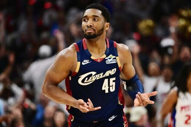 James Harden comes up clutch, as Cavs defeat Pistons