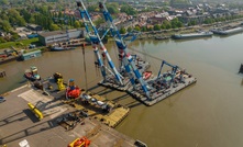  IQIP’s S-4000 hydrohammer with PULSE, flange pile upending tool and a receptacle for a combi lifting tool 3,000t being loaded out from IQIP’s yard in Sliedrecht