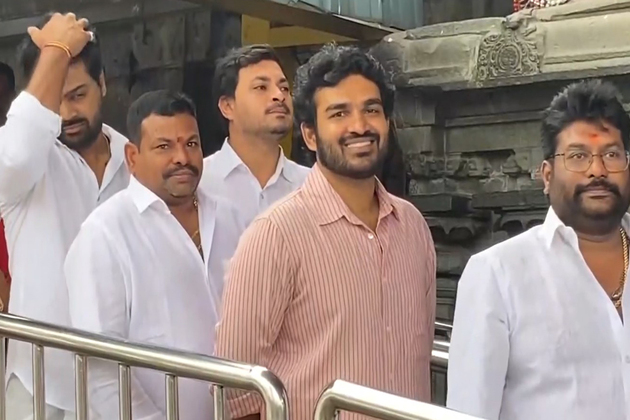 Actor Kiran Abbavaram visits Tirumala temple ahead of K-Ramp release