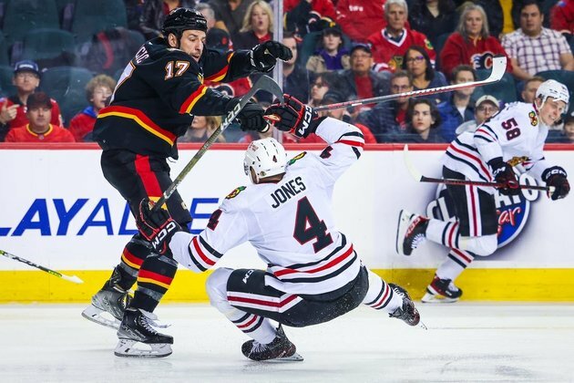 Second-period surge sends Blackhawks past Flames