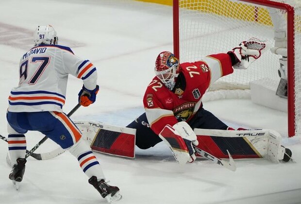 Connor McDavid wins Conn Smythe despite Oilers' loss