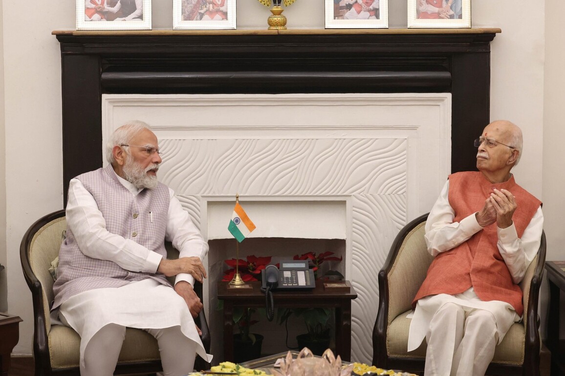 PM Modi meets LK Advani, extends birthday greetings to veteran BJP leader