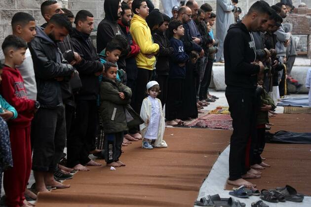 Eid al-Fitr in Gaza shadowed by bleakness as Israeli bombardment continues