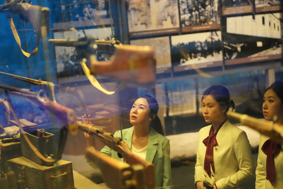 CHINA-LIAONING-SHENYANG-9.18 HISTORICAL MUSEUM-DOCENTS (CN)