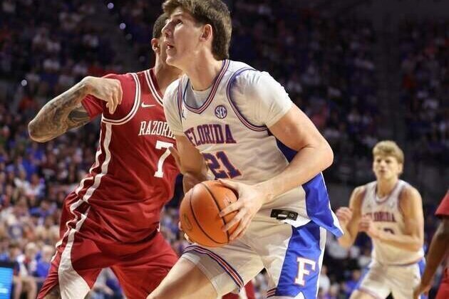 No. 7 Florida drubs No. 20 Arkansas, wins SEC regular-season title