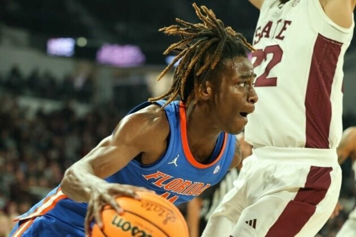 No. 3 Florida relying on depth, eyes sweep of South Carolina