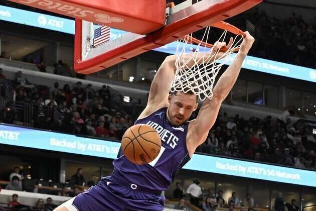 Hornets rout Bulls for franchise-record 8th straight road win