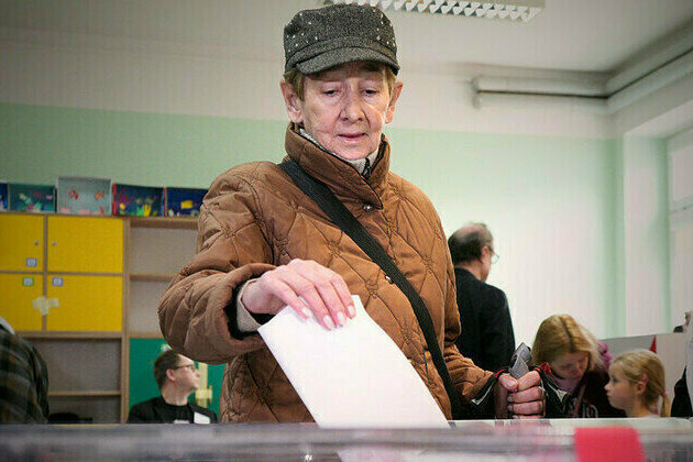 Poland heads to runoff in tight presidential race