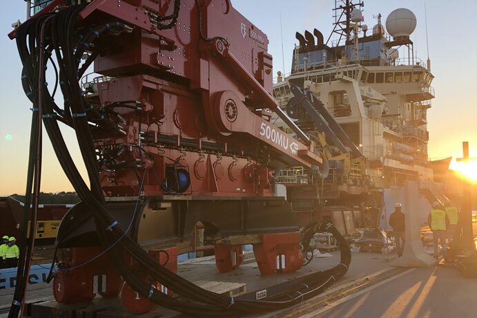 The first UMACK anchor supporting CorPower Ocean’s flagship wave energy device was successfully installed in Portugal using Dieseko’s 500MU vibratory hammer