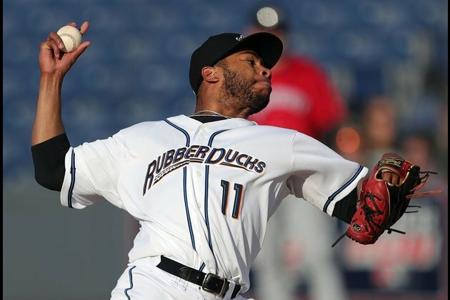 Guardians call up RHP Xzavion Curry for MLB debut