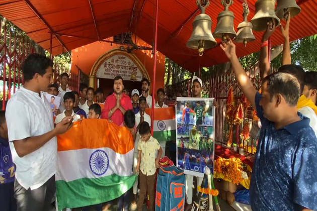 UP: Cricket fans perform hawan, pooja for India's victory ahead of Asia Cup final clash with Pakistan
