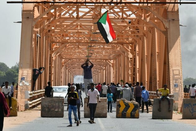 Sudan General Declares State of Emergency in Coup Attempt