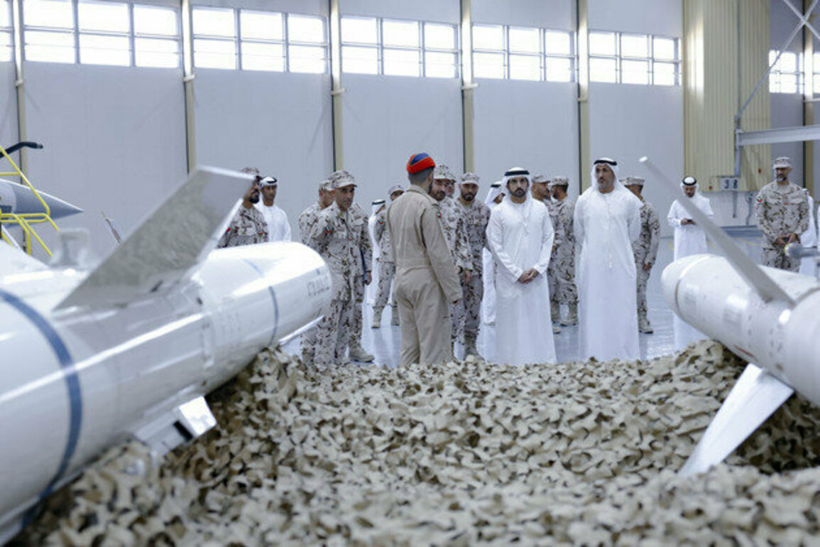 Hamdan bin Mohammed visits Al Dhafra Air Base in Abu Dhabi