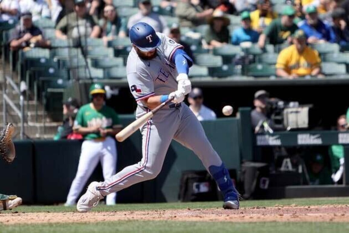 Rangers break out for big ninth inning, split series with A's