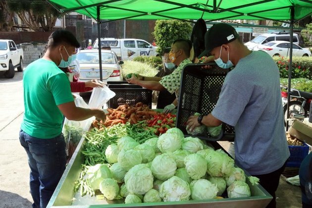 Community pantry groups, donors urged to buy veggies to help farmers