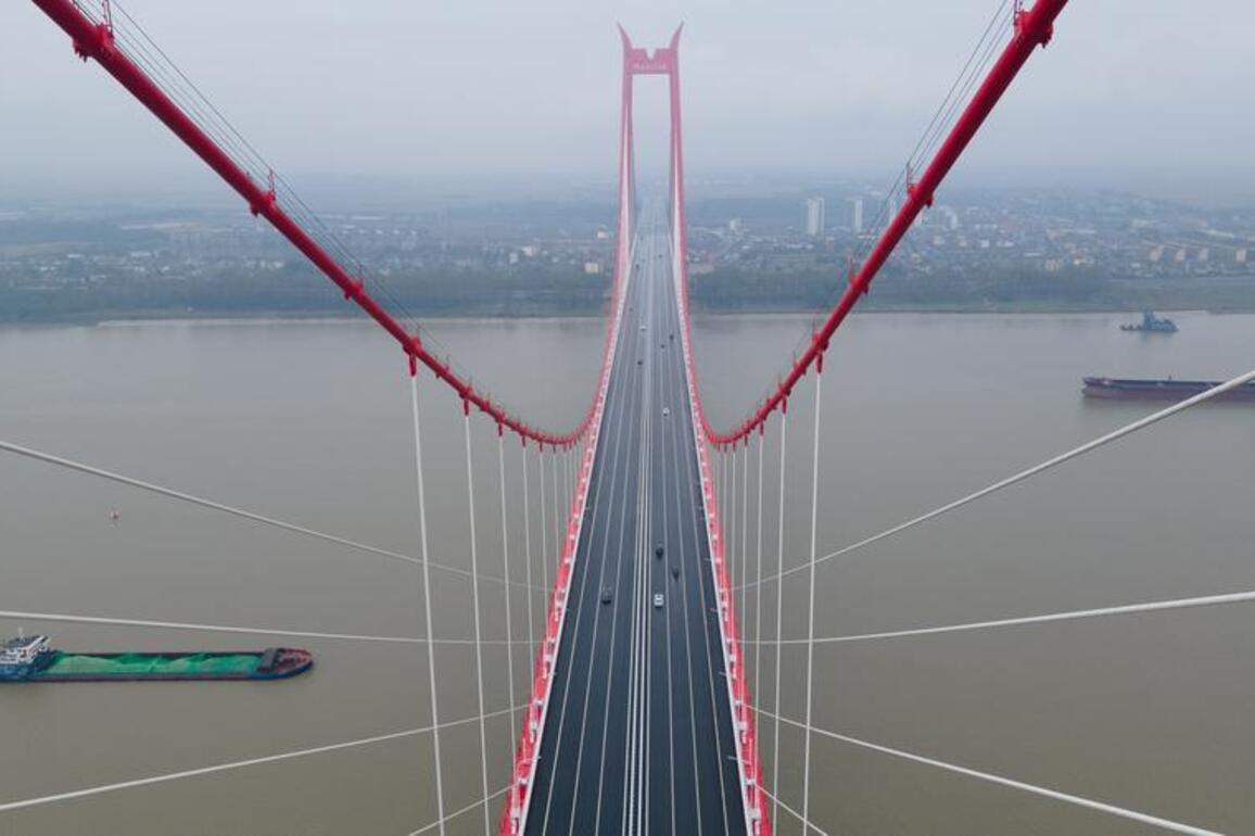 AmazingAnhui | China's first double-deck cable-stayed suspension bridge opens to traffic over Yangtze River