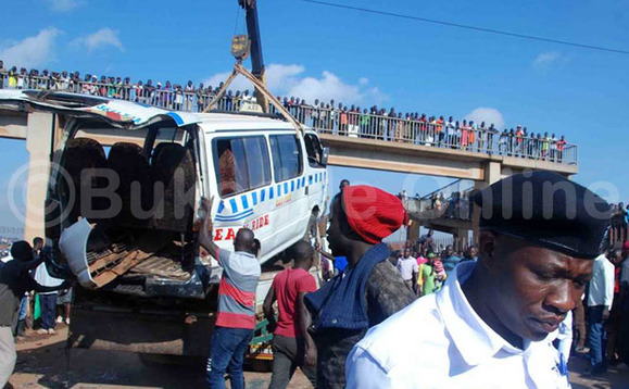 Ezimu ku mmotoka ez'enyigidde mu kabenje nga ziggyibwawo Ezimu ku mmotoka ez'enyigidde mu kabenje nga ziggyibwawo