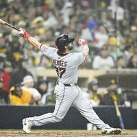 Padres roll past Guardians, reach 5-0 for first time