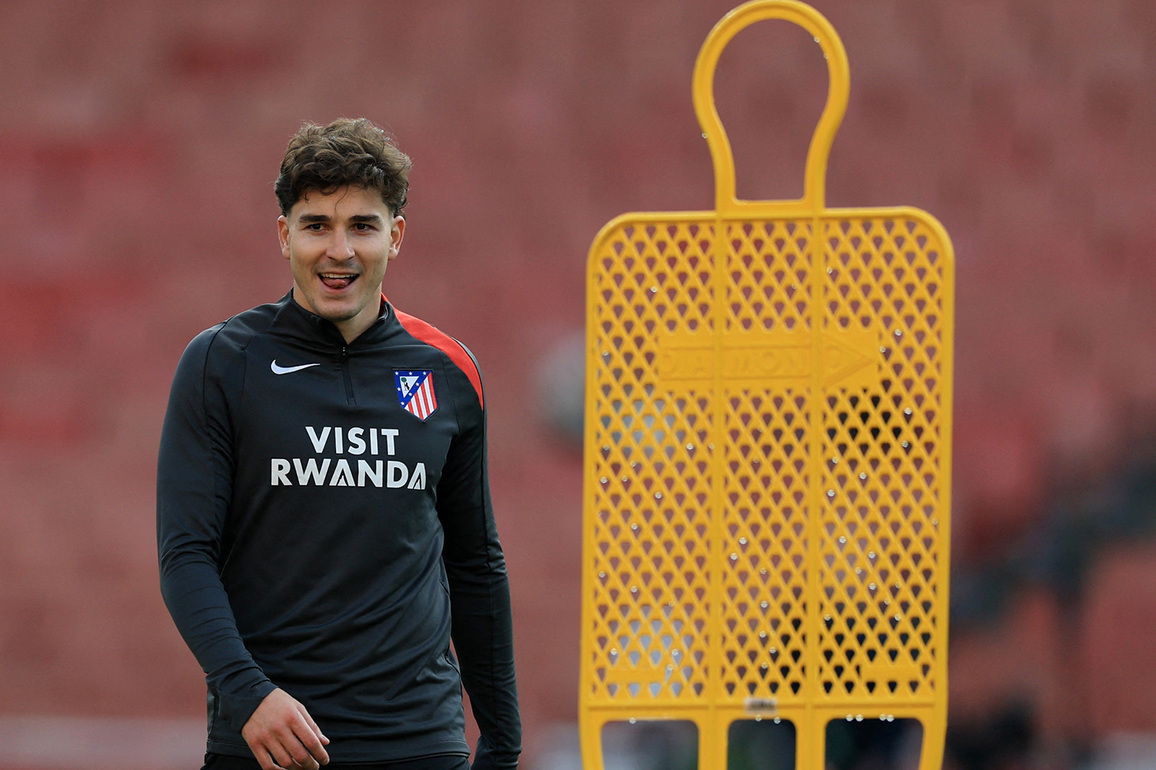 Real Madrid confirm EUR150m bid for Julian Alvarez rejected by Atletico Madrid