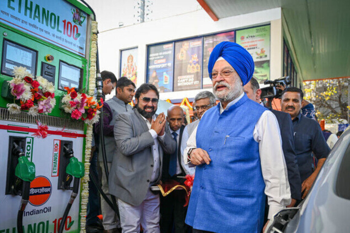 Indian minister admits cutting down on Russian oil imports