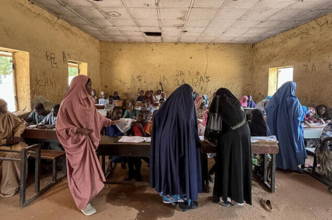 Gunmen kidnap 25 girls in deadly attack on Nigerian high school