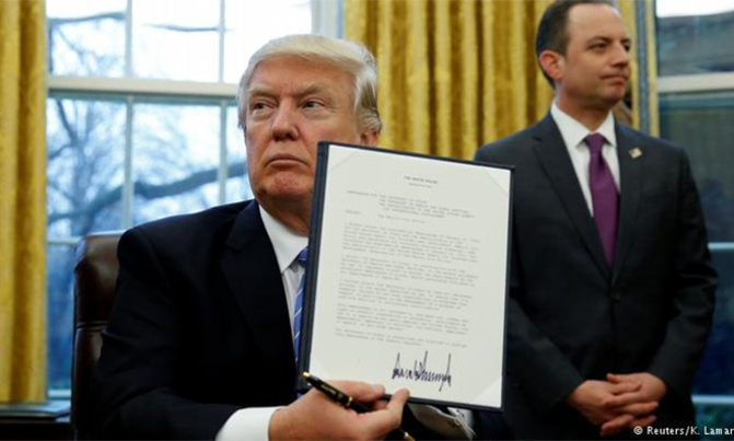 US agents conduct first Trump-era raids targeting undocumented migrants US agents conduct first Trump-era raids targeting undocumented migrants