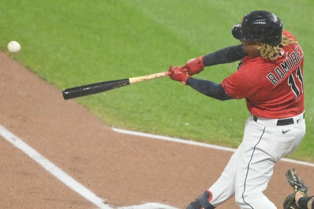 Yankees eliminate Indians in 10-9 slugfest