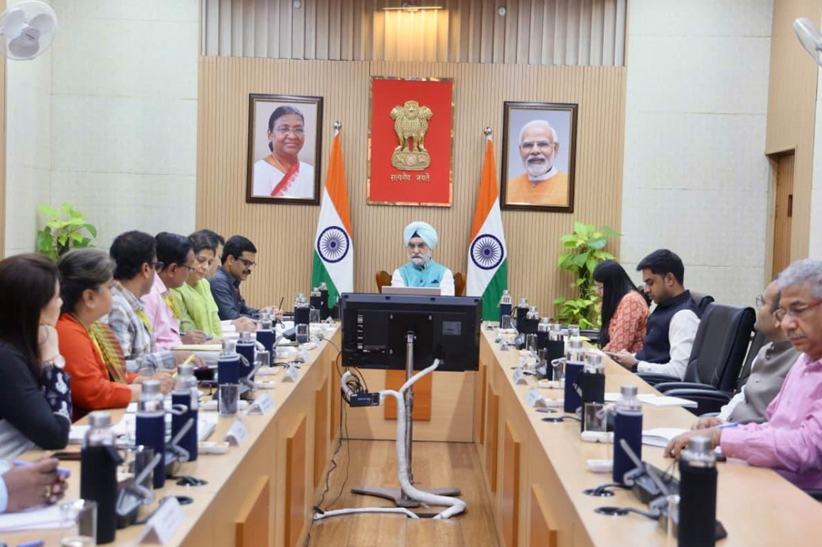 Delhi LG chairs meeting with DDA officials on TOD policy to promot "Walk-to-Work"